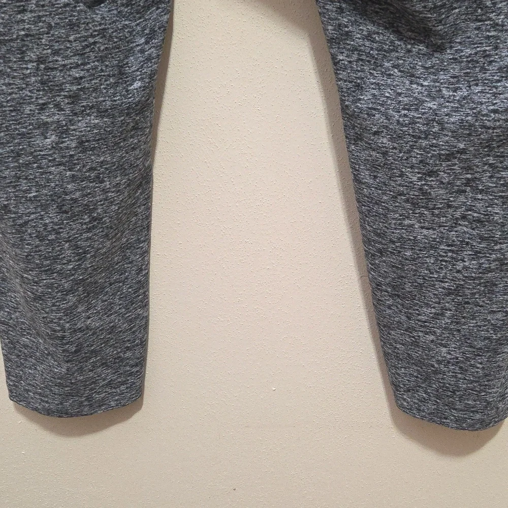 Beyond Yoga Heather Grey High Waisted Cropped Capri Leggings Size 1X - Picture 10 of 12